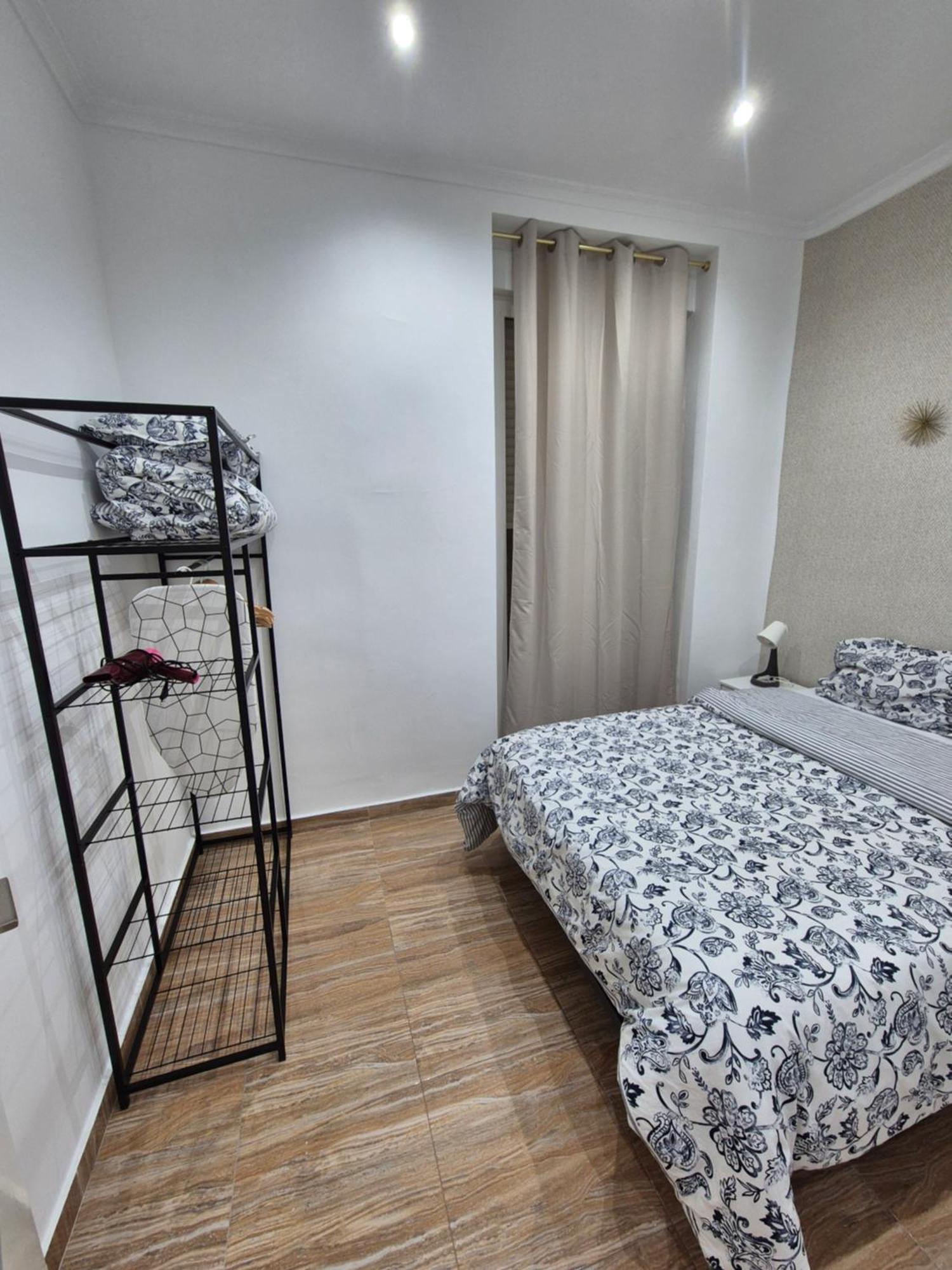 Downtown Apartments Alicante Room photo